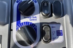 サムネイル: 平成29年　コマツ　WA100-7Y　ﾜﾝﾀｯﾁ式ｽﾉｳﾌﾟﾗｳ・ｽﾉｰｽﾊﾟｲｸﾀｲﾔ・Wｷｬﾋﾞﾝ・ｴｱｺﾝ　1.3立米（車検令和９年９月）