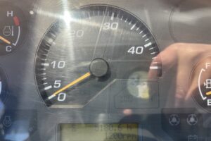 サムネイル: 平成29年　コマツ　WA100-7Y　ﾜﾝﾀｯﾁ式ｽﾉｳﾌﾟﾗｳ・ｽﾉｰｽﾊﾟｲｸﾀｲﾔ・Wｷｬﾋﾞﾝ・ｴｱｺﾝ　1.3立米（車検令和９年９月）