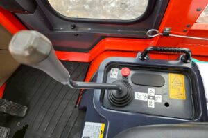 サムネイル: 平成26年　クボタ　R530Z　0.5立米　盗難防止装置付★使用時間371時間！★