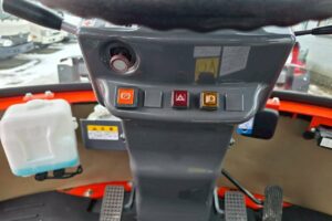 サムネイル: 平成26年　クボタ　R530Z　0.5立米　盗難防止装置付★使用時間371時間！★