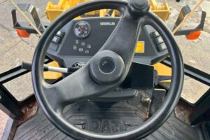 サムネイル: 平成18年　CAT　901B　0.4㎥　全塗装済！