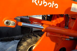 サムネイル: 平成25年式　クボタ　ホイールローダー　R430Z　★0.4立米★バケット幅158㎝★使用時間約960HR★