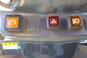 サムネイル: 平成25年式　クボタ　ホイールローダー　R430Z　★0.4立米★バケット幅158㎝★使用時間約960HR★