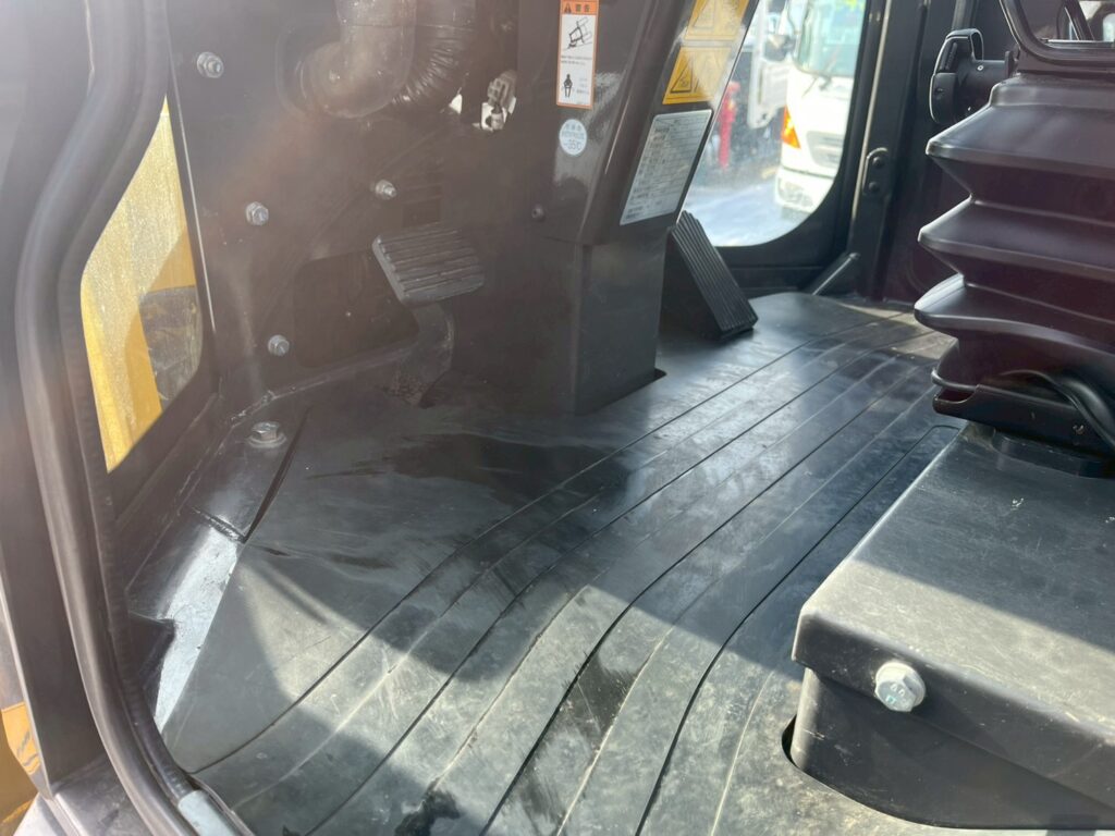 令和２年式日立ホイールローダZW80-5B