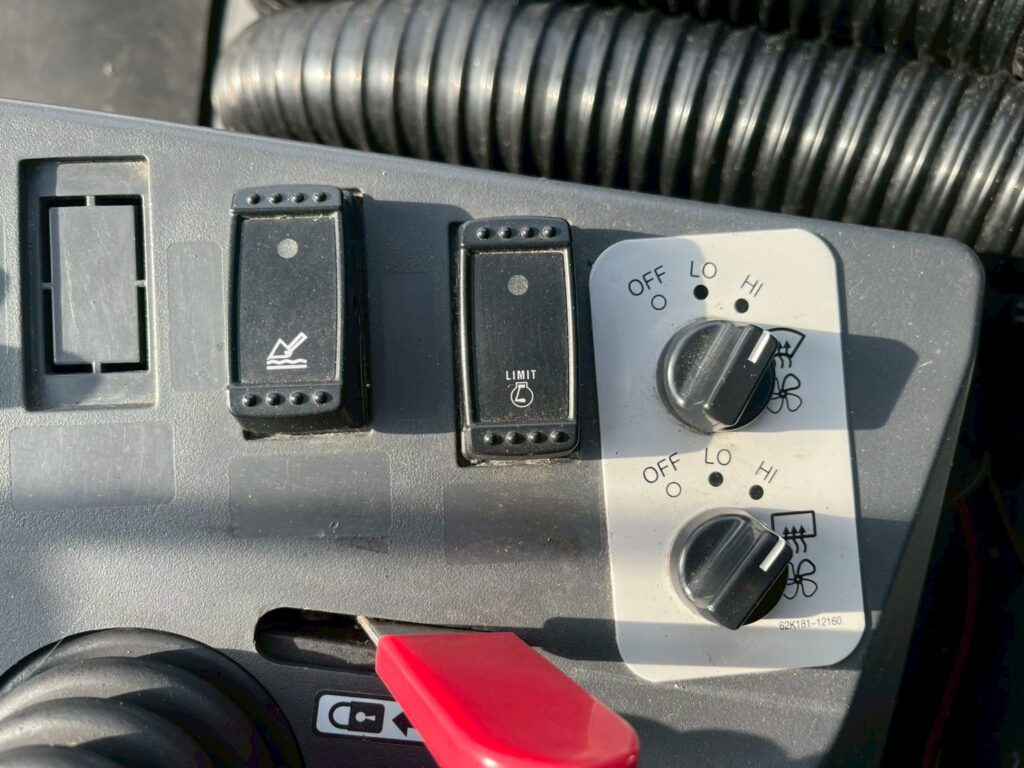 令和２年式日立ホイールローダZW80-5B