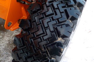 サムネイル: 平成28年　日立　ホイールローダー　ZW30-5B　★0.4立米★バケット幅157㎝★使用時間約750HR★