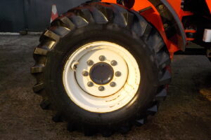 サムネイル: 平成25年　クボタ　ホイールローダー　R430Z　★0.4立米★バケット幅158㎝★使用時間約1100HR★