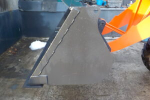 サムネイル: 平成25年　クボタ　ホイールローダー　R430Z　★0.4立米★バケット幅158㎝★使用時間約1100HR★