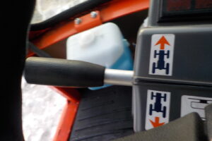 サムネイル: 平成25年　クボタ　ホイールローダー　R430Z　★0.4立米★バケット幅158㎝★使用時間約1100HR★