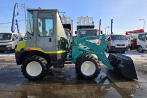 サムネイル: 平成23年　ヤンマー　Ｖ４－６　0.5立米　★使用時間1340時間・全塗装済！★