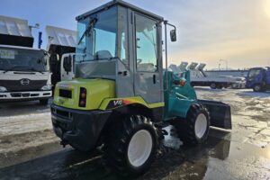 サムネイル: 平成23年　ヤンマー　Ｖ４－６　0.5立米　★使用時間1340時間・全塗装済！★