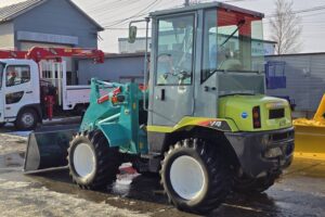 サムネイル: 平成23年　ヤンマー　Ｖ４－６　0.5立米　★使用時間1340時間・全塗装済！★