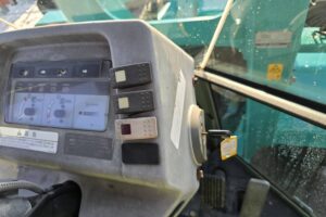 サムネイル: 平成23年　ヤンマー　Ｖ４－６　0.5立米　★使用時間1340時間・全塗装済！★