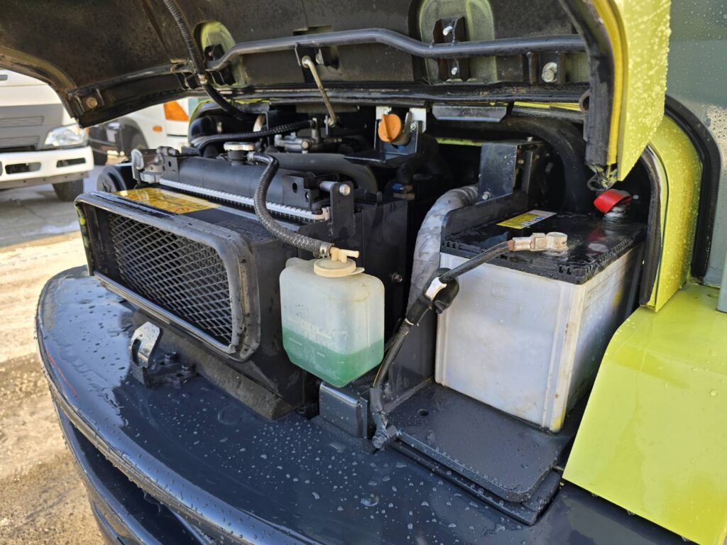 平成23年　ヤンマー　Ｖ４－６　0.5立米　★使用時間1340時間・全塗装済！★