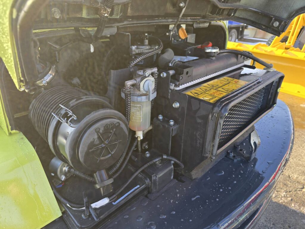 平成23年　ヤンマー　Ｖ４－６　0.5立米　★使用時間1340時間・全塗装済！★