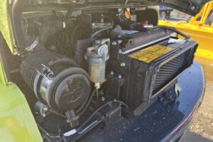 サムネイル: 平成23年　ヤンマー　Ｖ４－６　0.5立米　★使用時間1340時間・全塗装済！★