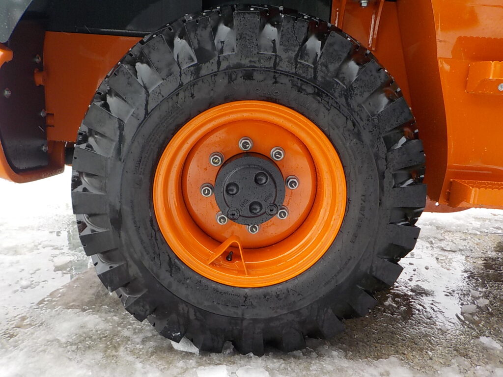 令和7年　日立　ホイールローダー　ZW80S-5B　★0.9立米★スノースパイク★車検令和9年11月