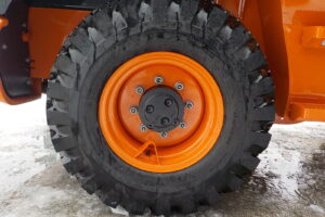 サムネイル: 令和7年　日立　ホイールローダー　ZW80S-5B　★0.9立米★スノースパイク★車検令和9年11月