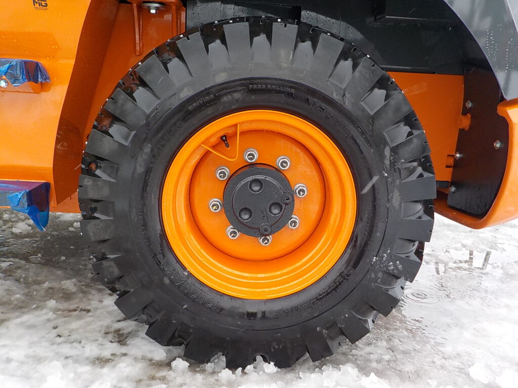 令和7年　日立　ホイールローダー　ZW80S-5B　★0.9立米★スノースパイク★車検令和9年11月