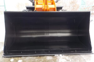 サムネイル: 令和7年　日立　ホイールローダー　ZW80S-5B　★0.9立米★スノースパイク★車検令和9年11月