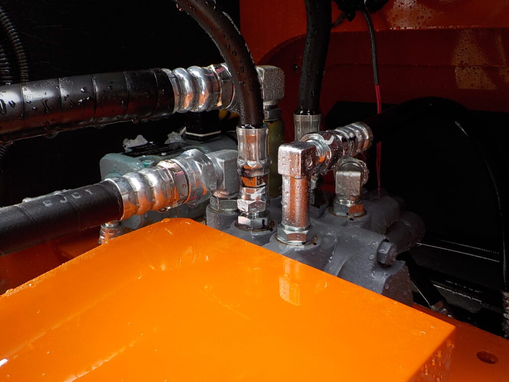 令和7年　日立　ホイールローダー　ZW80S-5B　★0.9立米★スノースパイク★車検令和9年11月