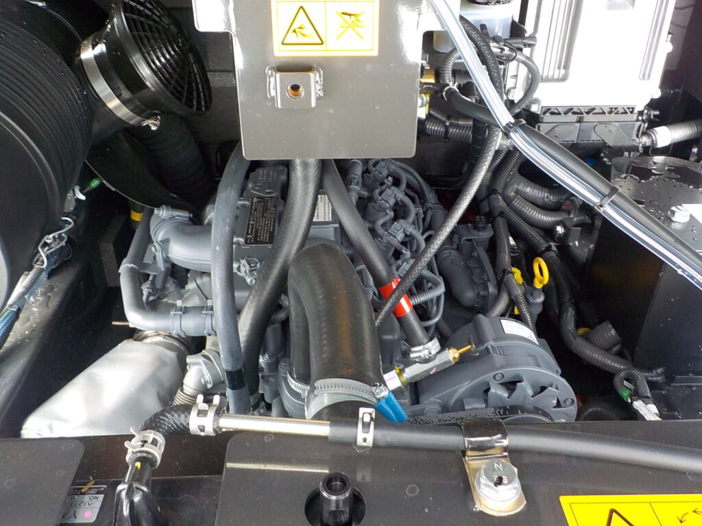 令和7年　日立　ホイールローダー　ZW80S-5B　★0.9立米★スノースパイク★車検令和9年11月