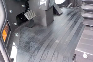 サムネイル: 令和7年　日立　ホイールローダー　ZW80S-5B　★0.9立米★スノースパイク★車検令和9年11月