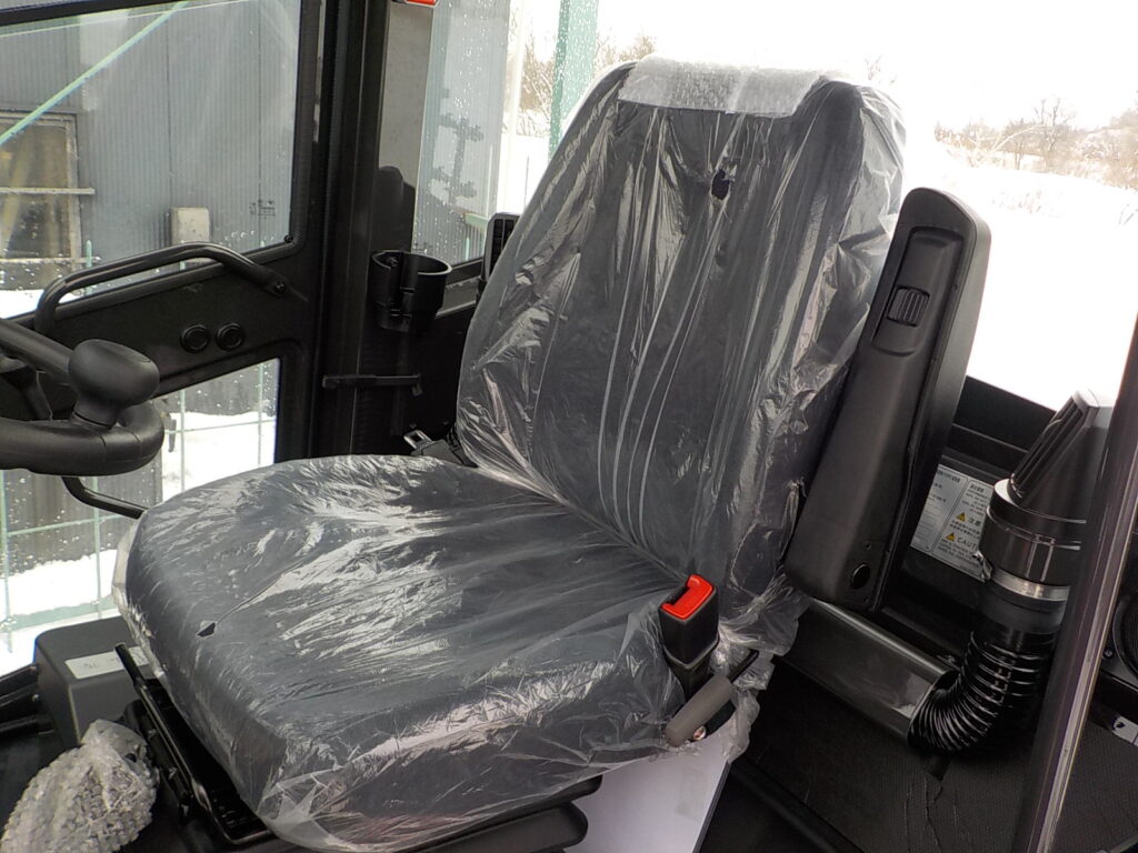 令和7年　日立　ホイールローダー　ZW80S-5B　★0.9立米★スノースパイク★車検令和9年11月