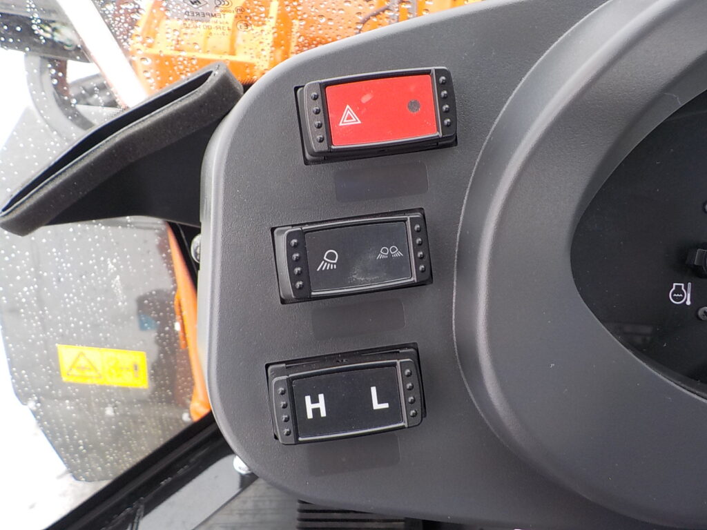 令和7年　日立　ホイールローダー　ZW80S-5B　★0.9立米★スノースパイク★車検令和9年11月