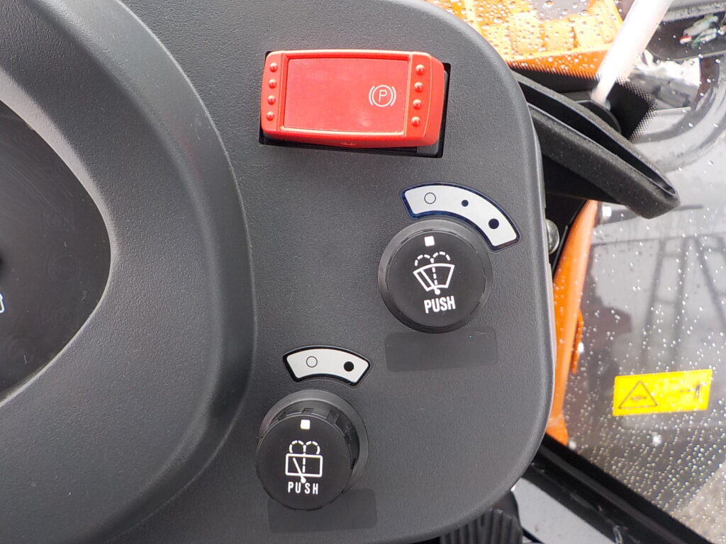 令和7年　日立　ホイールローダー　ZW80S-5B　★0.9立米★スノースパイク★車検令和9年11月