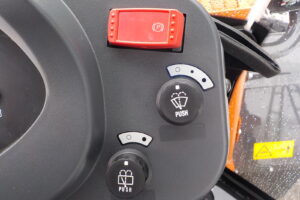 サムネイル: 令和7年　日立　ホイールローダー　ZW80S-5B　★0.9立米★スノースパイク★車検令和9年11月