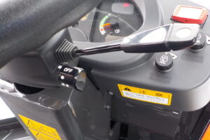 サムネイル: 令和7年　日立　ホイールローダー　ZW80S-5B　★0.9立米★スノースパイク★車検令和9年11月