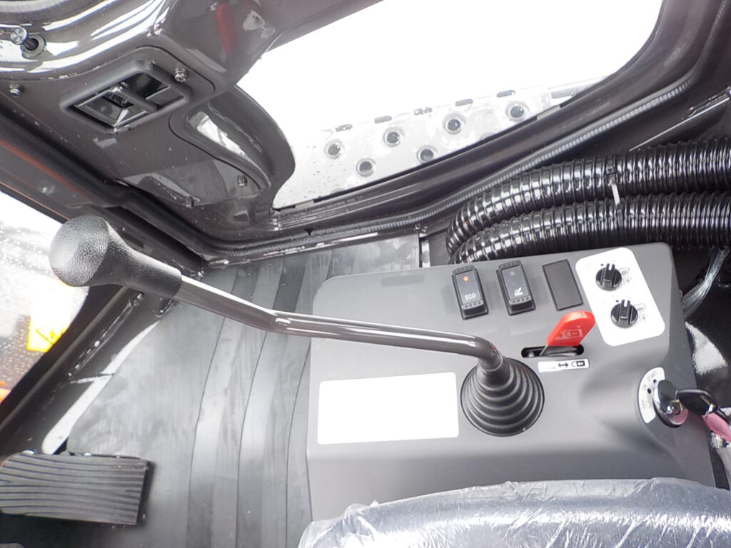 令和7年　日立　ホイールローダー　ZW80S-5B　★0.9立米★スノースパイク★車検令和9年11月