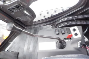 サムネイル: 令和7年　日立　ホイールローダー　ZW80S-5B　★0.9立米★スノースパイク★車検令和9年11月