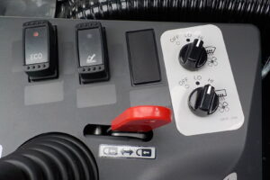 サムネイル: 令和7年　日立　ホイールローダー　ZW80S-5B　★0.9立米★スノースパイク★車検令和9年11月