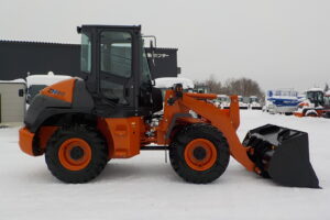 サムネイル: 令和7年　日立　ホイールローダー　ZW80S-5B　★0.9立米★スノースパイク★車検令和9年11月