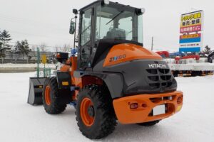 サムネイル: 令和7年　日立　ホイールローダー　ZW80S-5B　★0.9立米★スノースパイク★車検令和9年11月