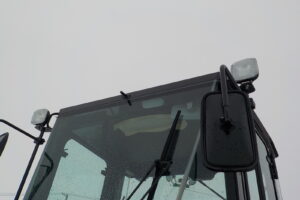 サムネイル: 令和7年　日立　ホイールローダー　ZW80S-5B　★0.9立米★スノースパイク★車検令和9年11月