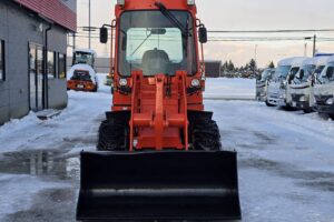 サムネイル: 平成16年　クボタ　R420D　0.4立米　チェーン付・全塗装済！