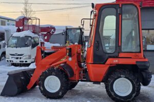 サムネイル: 平成16年　クボタ　R420D　0.4立米　チェーン付・全塗装済！