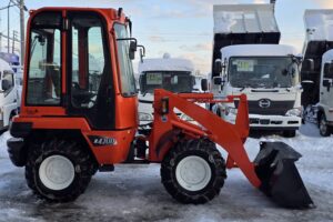 サムネイル: 平成16年　クボタ　R420D　0.4立米　チェーン付・全塗装済！