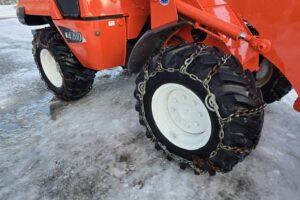 サムネイル: 平成16年　クボタ　R420D　0.4立米　チェーン付・全塗装済！