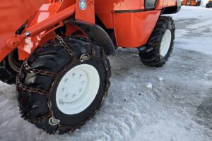 サムネイル: 平成16年　クボタ　R420D　0.4立米　チェーン付・全塗装済！