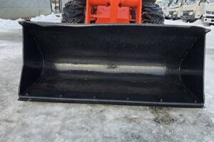 サムネイル: 平成16年　クボタ　R420D　0.4立米　チェーン付・全塗装済！