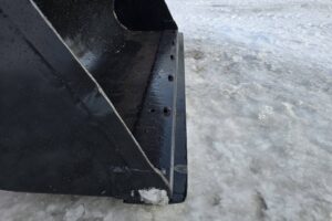 サムネイル: 平成16年　クボタ　R420D　0.4立米　チェーン付・全塗装済！