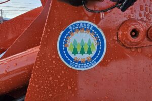 サムネイル: 平成16年　クボタ　R420D　0.4立米　チェーン付・全塗装済！