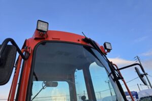 サムネイル: 平成16年　クボタ　R420D　0.4立米　チェーン付・全塗装済！