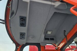 サムネイル: 平成16年　クボタ　R420D　0.4立米　チェーン付・全塗装済！