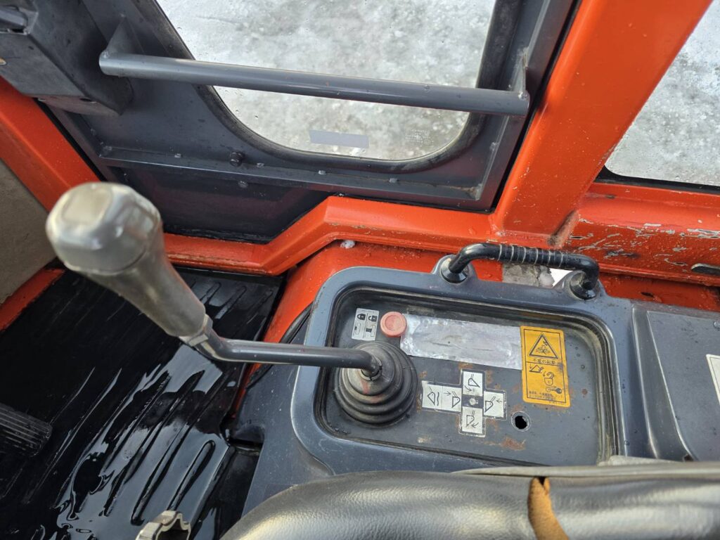 平成16年　クボタ　R420D　0.4立米　チェーン付・全塗装済！