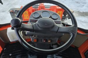 サムネイル: 平成16年　クボタ　R420D　0.4立米　チェーン付・全塗装済！